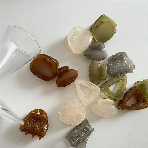 Geometric triangle hairpin