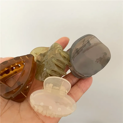 Geometric triangle hairpin