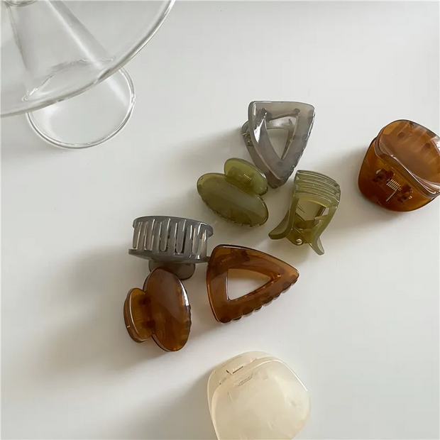 Geometric triangle hairpin