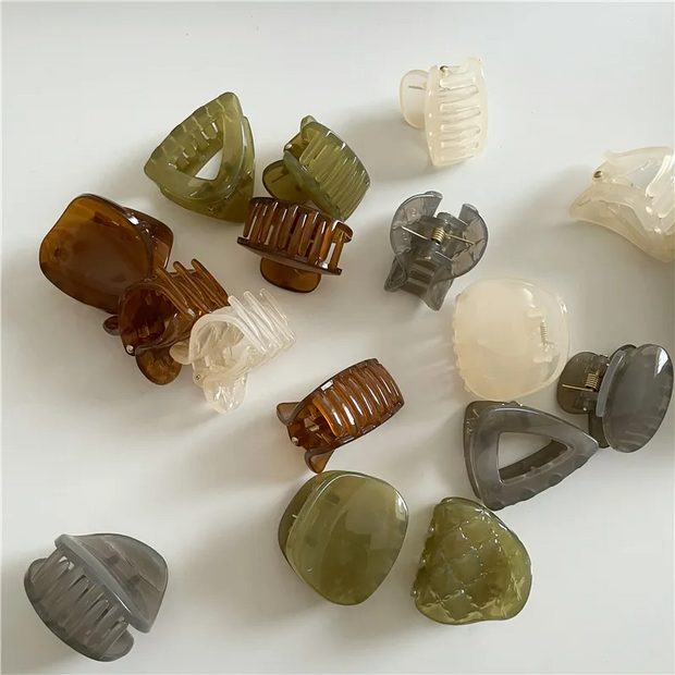 Geometric triangle hairpin